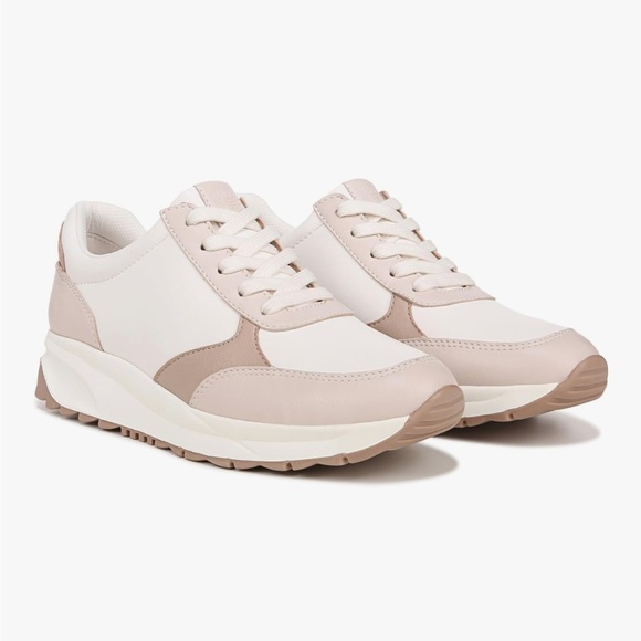 Naturalizer Cream and Tan Women'sSHAY LACE UP SNEAKER availab 9W